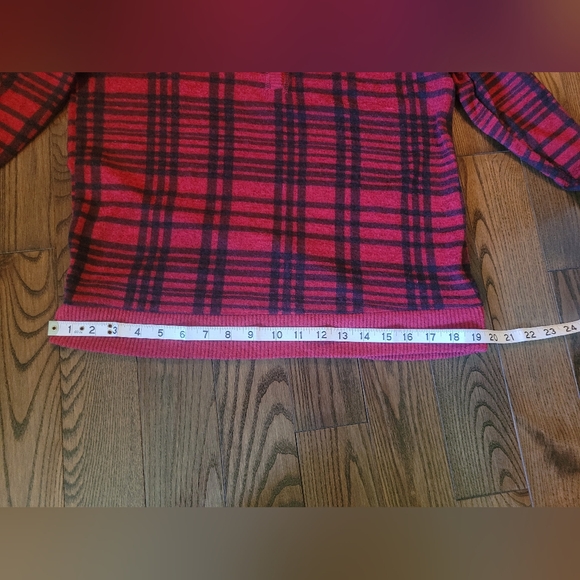 NWOT CHRISTMAS 2 PIECE PJ SET, Never Worn,only tried on, Great Christmas gift. - Picture 5 of 8